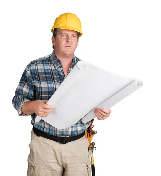 Männlicher Bauunternehmer mit Hausplänen trägt weißen Hut — Stockfoto