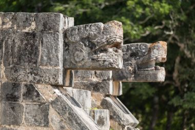 Maya Jaguar kukla heykeller arkeolojik alanında Chichen Itza, Meksika