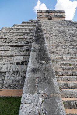 Maya El Castillo piramit arkeolojik alanında Chichen Itza, Meksika