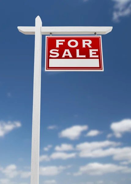 Right Facing For Sale Real Estate Sign on a Blue Sky with Clouds — Stock Photo, Image