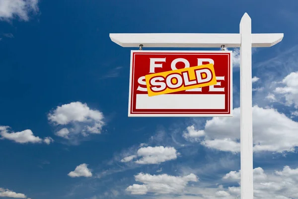 Left Facing Sold For Sale Real Estate Sign Over Blue Sky and Clouds With Room For Your Text. — Stock Photo, Image