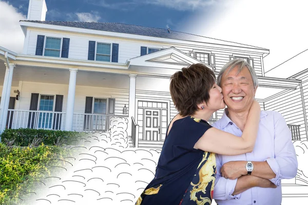Čínský starší dospělý pár líbání před kreslení vlastní dům a foto přechod. — Stock fotografie