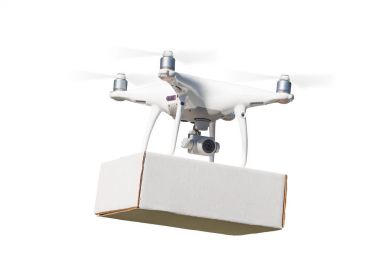 İnsansız uçak sistemi (Uas) Quadcopter dron üzerine beyaz boş paket taşıma.