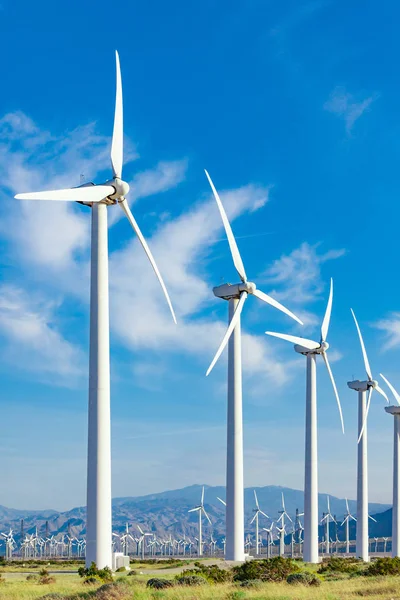 Dramatic Wind Turbine Farm in the Desert of California. — Stock Photo, Image