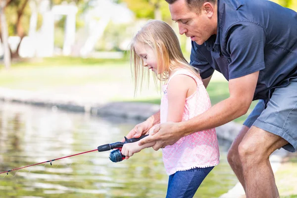 Young Caucasian Father and Daughter Having Fun Fishing At The Lake. — Stock Photo, Image