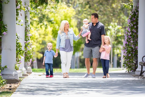 Young Caucasian Family Taking A Walk In The Park — Stock Photo, Image