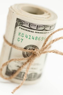 100 dolar faturaları rulo beyaz çuval bezi iple bağladılar