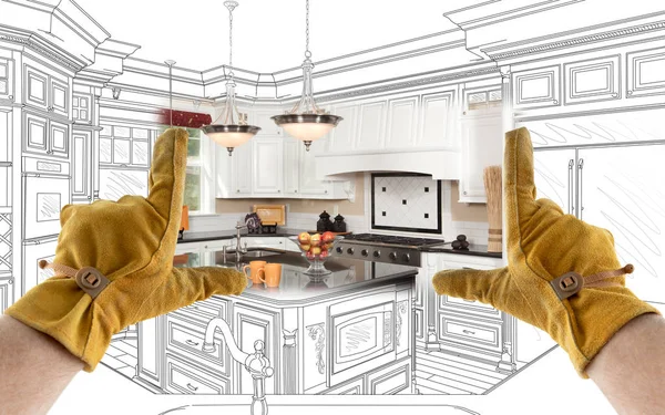 Maschio appaltatore mani incorniciatura Completato Sezione di disegno personalizzato cucina — Foto Stock