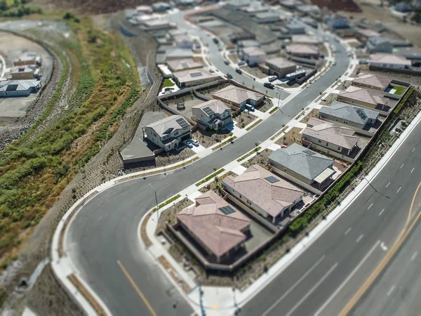 Vista aerea del quartiere popolato di case con sfocatura tilt-Shift — Foto Stock