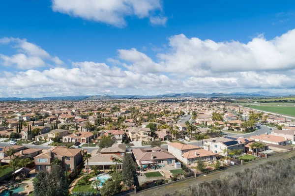 Veduta aerea del quartiere popolato di case — Foto Stock