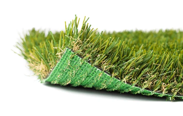 Obrácená nahoru sekce umělé trávy na bílém pozadí — Stock fotografie