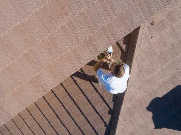 Professional Painter Using Brush Paint House Fascia — Stock Photo, Image