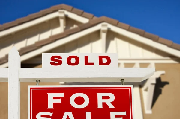 Verkauft Haus Verkaufen Immobilien Zeichen Und Haus — Stockfoto