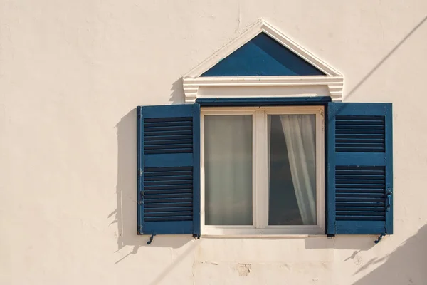 Острове Санторини Греции Обрушились Стена Дома Окно Заглушками — стоковое фото