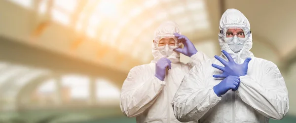 Banner Médicos Enfermeras Con Máscara Protectora Guantes Quirúrgicos Hospital —  Fotos de Stock