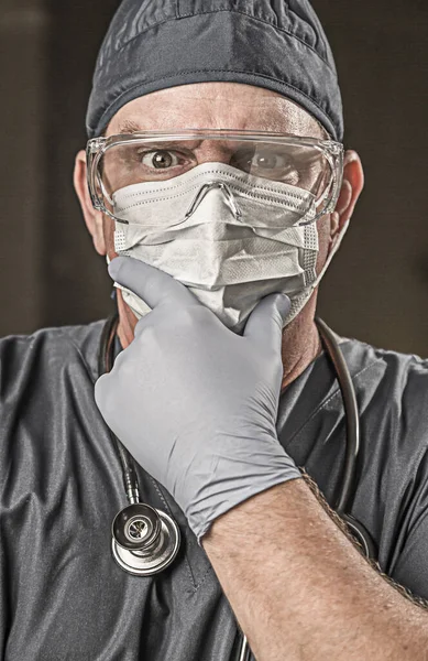 Homme Médecin Infirmier Portant Des Gommages Masque Protecteur Lunettes — Photo