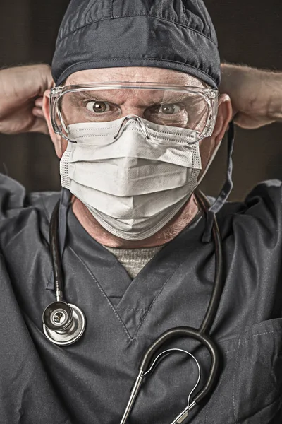 Мужчина Врач Медсестра Носит Scrubs Защитные Маски Очки Лица — стоковое фото