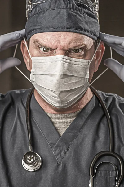 Male Doctor Nurse Wearing Scrubs Protective Face Mask Goggles — Stock Photo, Image