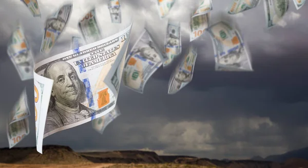 Fırtınalı Bulutlu Gökyüzünden Düşen Birkaç 100 Dolarlık Fatura — Stok fotoğraf