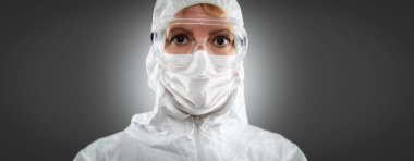 Kadın Doktor ya da Tıbbi Yüz Maskesi ve Koruyucu Vites Sancağı.