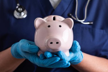 Doktor ya da Hemşire Eldivenli Domuz Kumbarası.