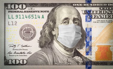 Endişeli ve Endişeli İfadesiyle Benjamin Franklin Yüz Dolarlık Yüz Dolara Tıbbi Yüz Maskesi Giyiyor.