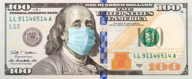 Tıbbi yüz maskesi takan endişeli ifadeli 100 Dolarlık banknot..