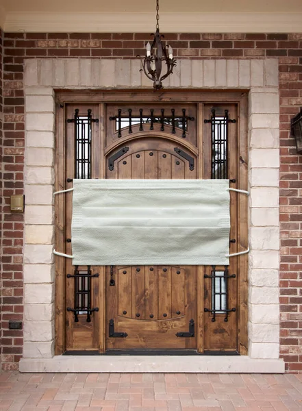 Medische Gezicht Masker Dekking Voordeur Van Het Huis — Stockfoto