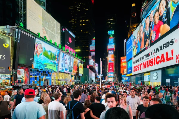 Times Square à noite na cidade de Nova York — Fotografia de Stock