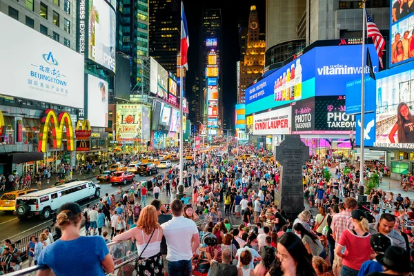 Times Square à noite na cidade de Nova York — Fotografia de Stock