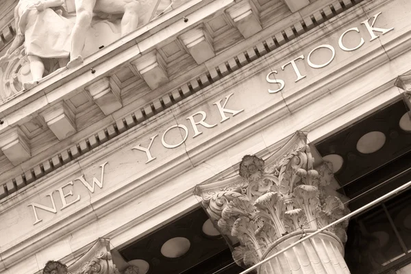 Detalhe da Bolsa de Valores de Nova York em Wall Street, em Nova York — Fotografia de Stock