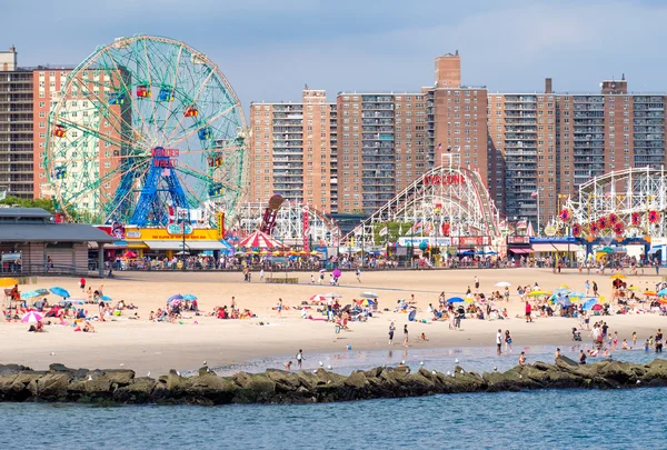 Plaży i parku rozrywki Coney Island w Nowym Jorku — Zdjęcie stockowe