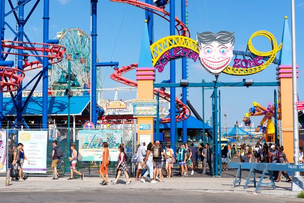 Het Luna Park Pretpark op Coney Island in New York City — Stockfoto