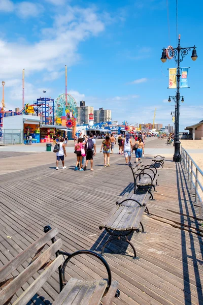 Kolorowe nadmorskiej promenady na Coney Island w Nowym Jorku — Zdjęcie stockowe
