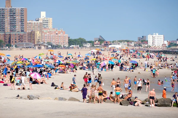 The beach at Coney Island in New York City — Stock Photo, Image