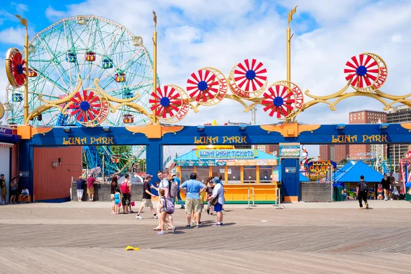 Luna Park park rozrywki na Coney Island w Nowym Jorku — Zdjęcie stockowe