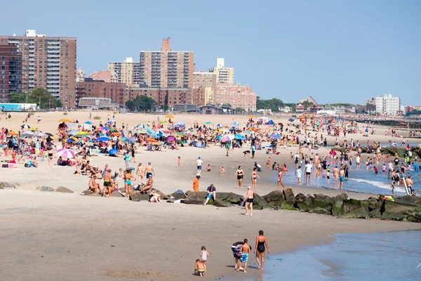 A praia em Coney Island, em Nova York — Fotografia de Stock