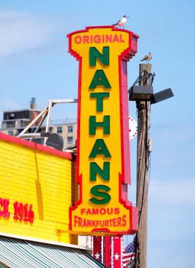 Coney Adası'na özgün Nathan'ın meşhur sosisli sandviç standı