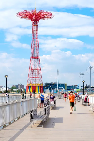 Коні-Айленд пірсу і стрибати з парашутом вежі в Брукліні, — стокове фото