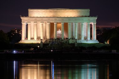 Lincoln Anıtı ve Washington Illum yansıtan havuzu