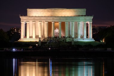 The Lincoln Memorial and the Reflecting Pool in Washington illum clipart