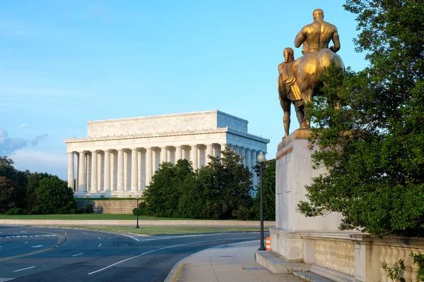 El Lincoln Memorial y el Arlington Memorial Bridge —  Fotos de Stock