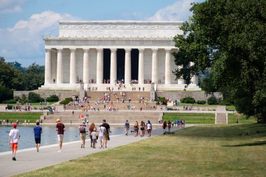 Turistler Lincoln Memorial Washington DC.