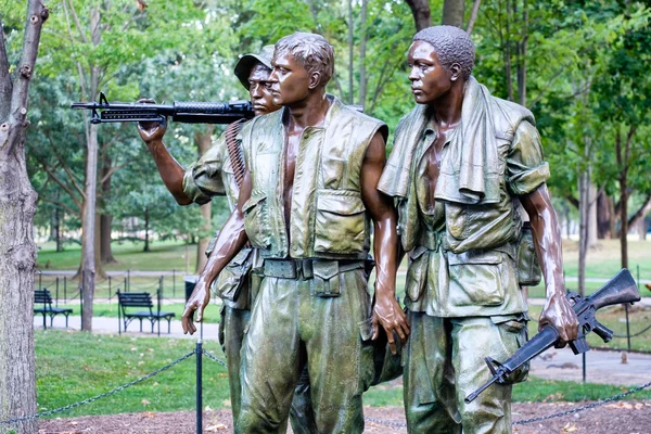 The Three Servicemen Memorial commemorating the Vietnam War in W — Stock Photo, Image