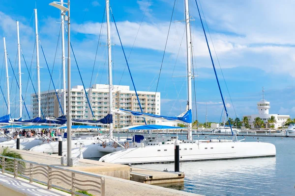 Marina en la playa de Varadero en Cuba — Foto de Stock