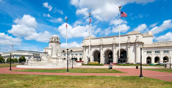 Union Station i fontanny Colombus w Washington DC. — Zdjęcie stockowe