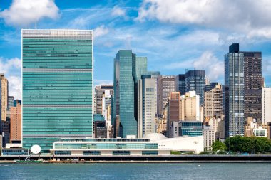 Manhattan şehir merkezinin içinde Birleşmiş Milletler Genel Müdürlük Binası