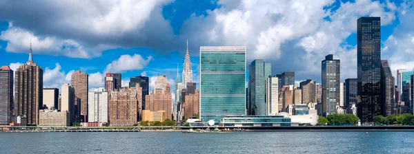 A skyline a midtown Manhattan — Stock Fotó