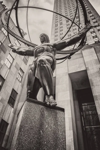 Statua Atlas sulla Fifth Avenue nel centro di New York — Foto Stock