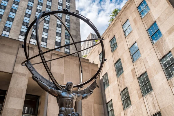 Estátua Atlas na Quinta Avenida no centro de Nova York — Fotografia de Stock